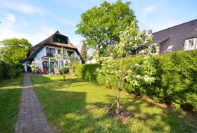 Boddenstraße 17g Sturmhaube Garten.JPG