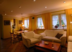 .29c  Lotsenhaus Wohnzimmer (7).JPG