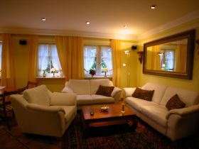 .29c  Lotsenhaus Wohnzimmer (25).JPG