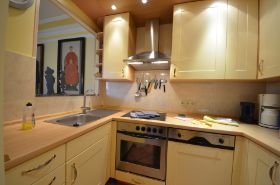 17b Kirchhaus Küche.JPG